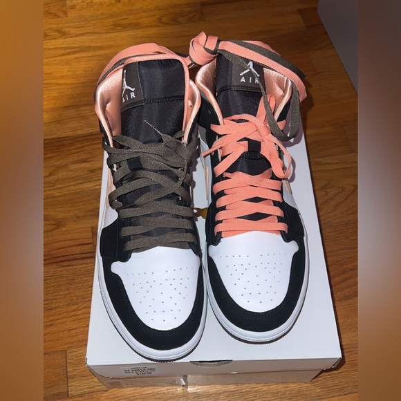 Jordan 1 mid se - Picture 1 of 5